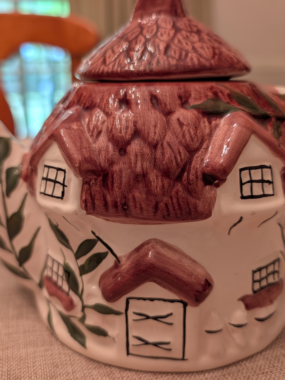 Cottage-Style Ceramic Teapot in Brown and White